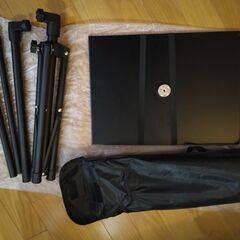 【無料0円】プロジェクター台 三脚付きの画像