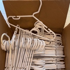 60本あります　ベビー・子供用ハンガー の画像