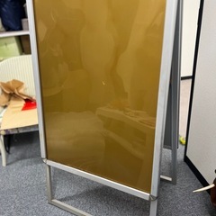 【無料・引き取り限定】展示用スタンド（中古）の画像