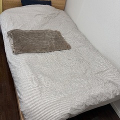 ダブルベッドの画像