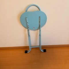 折りたたみ椅子の画像