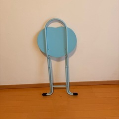 折りたたみ椅子の画像