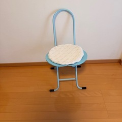 折りたたみ椅子の画像