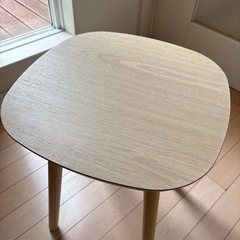 IKEA サイドテーブルの画像