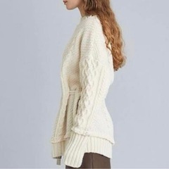 uhr ホワベルト付きニットの画像