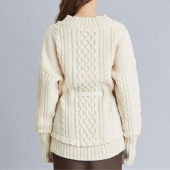 uhr ホワベルト付きニットの画像