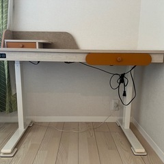 FlexiSpotの電動昇降式デスク／引き出し付き／定価58,300円の画像