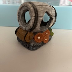 水槽の中の置物の画像