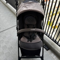 Combi ベビーカー(専用のフットマフ付き)の画像