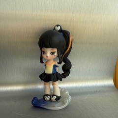 ペンギン女の子のフィギュア　の画像
