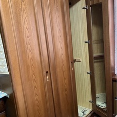 洋服タンス 転倒防止用チェーン付きの画像