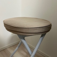 折りたたみスツール ベージュ　軽量・クッション厚めの画像