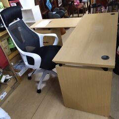 定価4万円　モデルハウス展示引き上げ品　システムデスク　パソコンデスク　パソコン　ゲーム　デスク　学習机　テーブル　机の画像