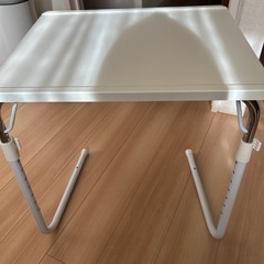 折りたたみテーブルの画像