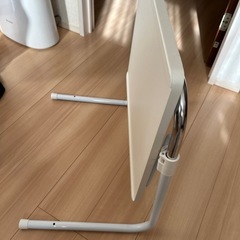 折りたたみテーブルの画像