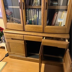 ガラス扉付き本棚 転倒防止用チェーン付きの画像