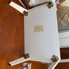 小さいなテーブル　0円の画像