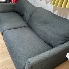 IKEAの3人がけソファーの画像