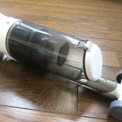 ハイアール HAIER サイクロン式スティック型クリーナー ホワイト JC-SC100B W 〈JCSC100B-W〉の画像