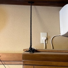 ガラス扉付き本棚 転倒防止用チェーン付きの画像