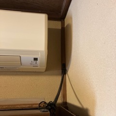 ガラス扉付き本棚 転倒防止用チェーン付きの画像