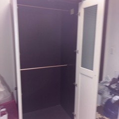 木製クローゼット ガラス扉付きの画像