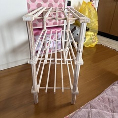 木製のラックの画像
