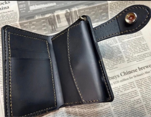 売れてる折り財布‼️ 黒本革wallet 栃木レザー　銀色コンチョ留め