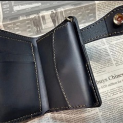 売れてる折り財布‼️ 黒本革wallet 栃木レザー　銀色コンチョ留めの画像