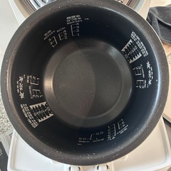 三菱 IHジャー炊飯器 NJ-VV108-W 炭炊釜 5.5合 2017年製の画像