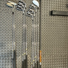 ゴルフクラブとバックのセットの画像
