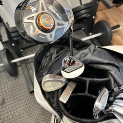 ゴルフクラブとバックのセットの画像