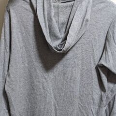 ユニクロ　薄手パーカー　グレー　UNIQLO　サイズMの画像