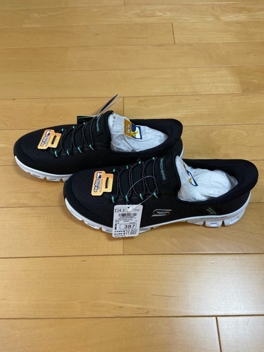 《新品・未使用》　【SKECHERS Slip-Ins】24.5cm

