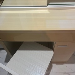 白木目柄 椅子付きドレッサーの画像