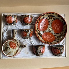 給水と湯呑みの画像