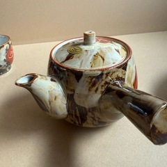 給水と湯呑みの画像