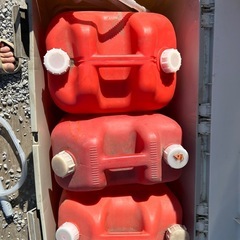 灯油タンク３つ入れ物もの画像