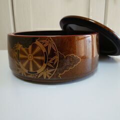 【寿し、ちらし桶（梨地御所車柄）蓋付】の画像