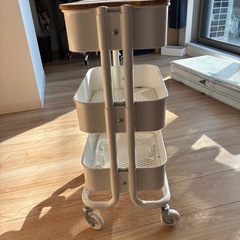 イケア　ワゴン　ロースコグ　白の画像