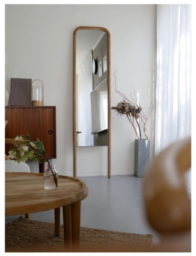 北欧風 無垢材のスタンドミラー