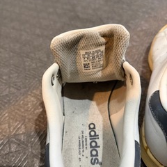 adidas アディダス スニーカーの画像