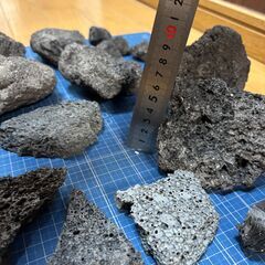 ・清流石12キロ・軽井沢産 溶岩石・溶岩石プレート・カミハタ液状接着剤の画像