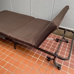【未使用】折り畳み可能ベッドの画像