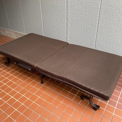 【未使用】折り畳み可能ベッドの画像
