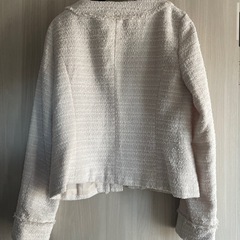 白　ノーカラージャケットの画像