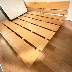 ニトリ　セミダブル　ベッドフレームの画像