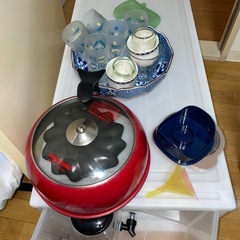 食器、ジンギスカン鍋、保存容器、水筒、たこ焼き、鍋等の画像