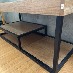 木目調のローテーブルの画像