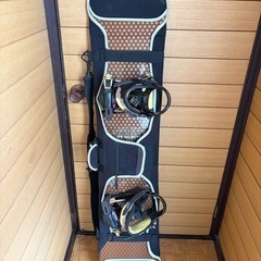 BURTON スノボ板 150～155サイズ ビンディング カバー付き 
スノボ板の画像